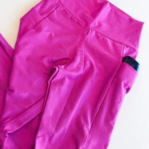 Calça Microcanelada com bolso nas laterais